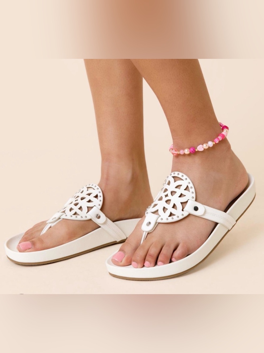 DV Dolce Vita White Laser Cut Medallion Thong Sandals Size 9 NWT